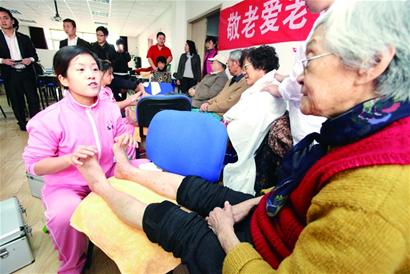 記者調查發現時間和金錢絆住回家的腳步 多數單位的探親假有名無實