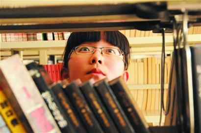 記者在島城各大新華書店調查發現“老中青蹭書族”占六成以上
