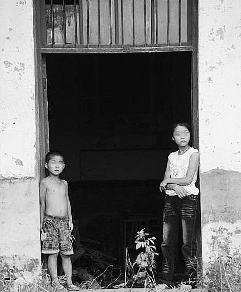 周飛龍遇害后，妻子改嫁，留下一對年幼的兒女。