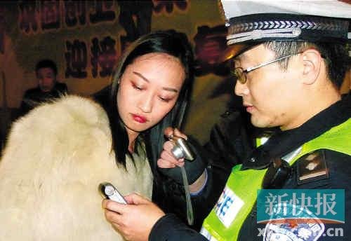 路虎女司機酒精測試高達124mg，被認定為醉駕。黃巍俊/攝