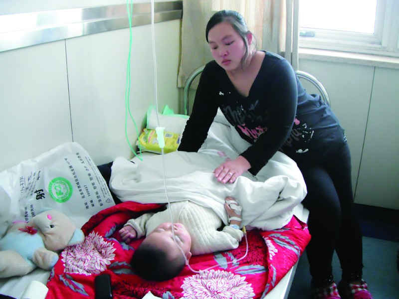 兩歲三個月男童患有先心病、肺炎、動脈瘤、顱內(nèi)出血和顱內(nèi)感染住院治療費用壓垮整個家庭，希望好心人伸出援手救救病危孩子