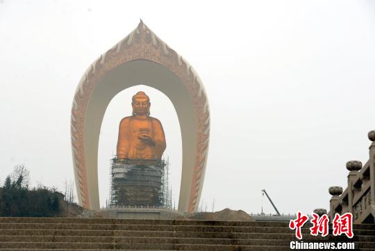 世界最高阿彌陀佛大佛現“金身”露真容
