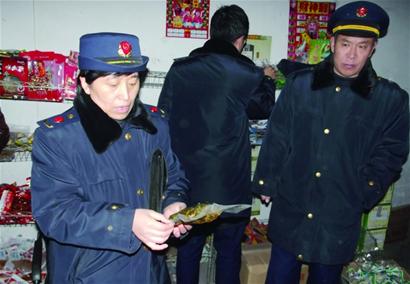 點心過期咋處理？賣到農村小賣部！