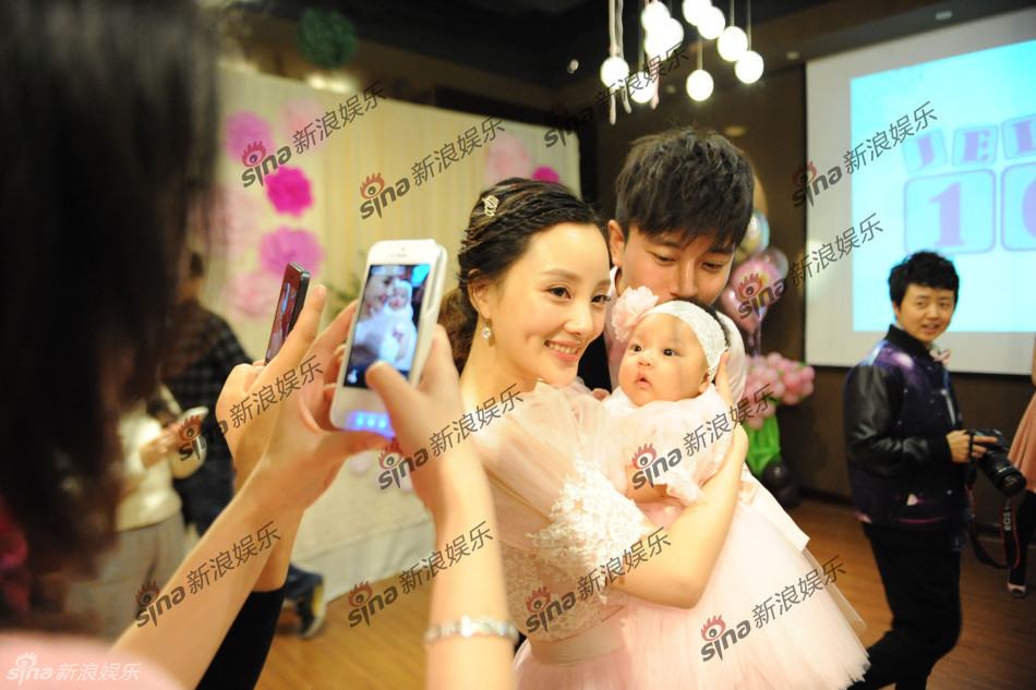 李小璐賈乃亮愛女百日宴 排場如童話世界霍思燕素顏現身