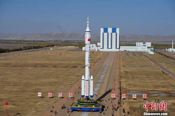 神舟八號飛船在酒泉衛星發射中心擇機發射。中新社發 宿東 攝