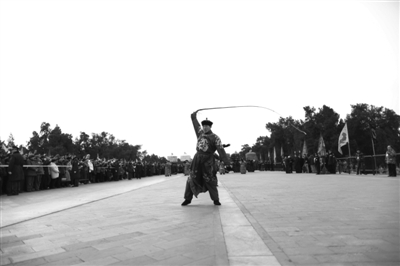 昨日上午，天壇公園上演清代祭天儀式，320人表演隊伍為歷年之最。新京報記者 浦峰 攝