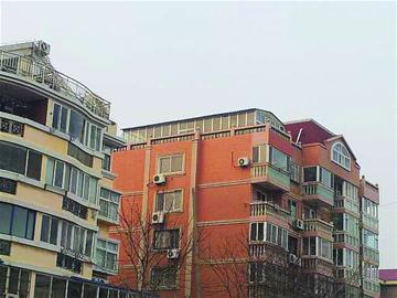 沿海高檔小區私建違法房攀比成風 不拿城管當回事