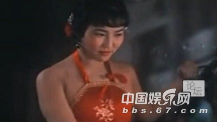 口味有點重！成龍大哥早年三級片曝光 與艷星翻云覆雨