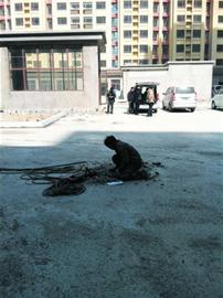 十五大街小區交房水未通垃圾遍地