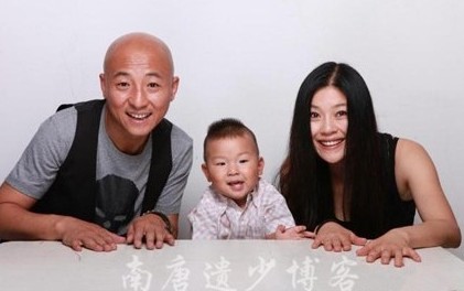 周曉鷗40歲得子4歲兒子近照曝光 調皮呲牙愛賣萌