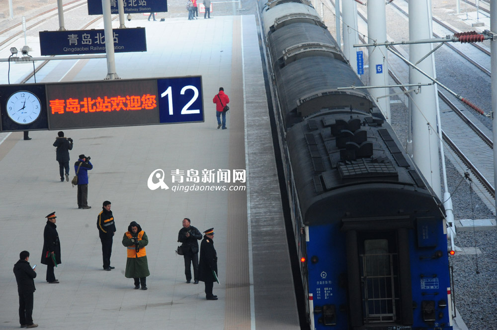 青島火車(chē)北站啟用 首列火車(chē)今?？? id=