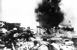 1943年11月，中國軍隊在常德會戰中與日軍激戰。