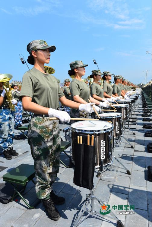 閱兵聯合軍樂團與合唱團合練 女隊員亮眼 閱兵聯合軍樂團與合唱團合練 女隊員亮眼