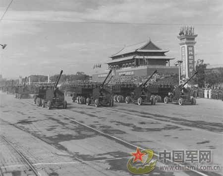 1957年國慶閱兵 國產(chǎn)戰(zhàn)斗機(jī)升空為“一五”告捷 1957年國慶閱兵 國產(chǎn)戰(zhàn)斗機(jī)升空為“一五”告捷