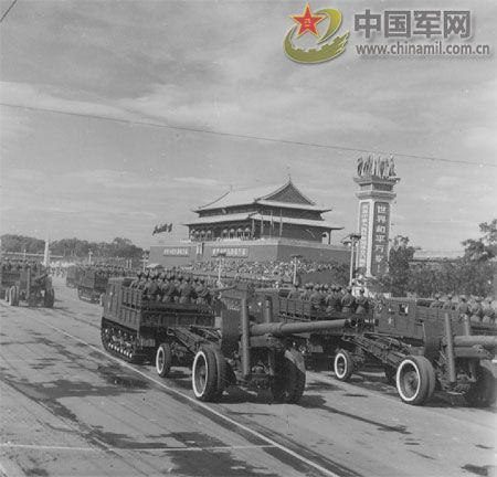 1957年國慶閱兵 國產(chǎn)戰(zhàn)斗機(jī)升空為“一五”告捷 1957年國慶閱兵 國產(chǎn)戰(zhàn)斗機(jī)升空為“一五”告捷