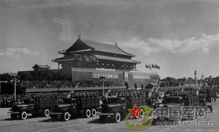 1958年國慶閱兵 民兵方隊規(guī)模空前 1958年國慶閱兵 民兵方隊規(guī)模空前