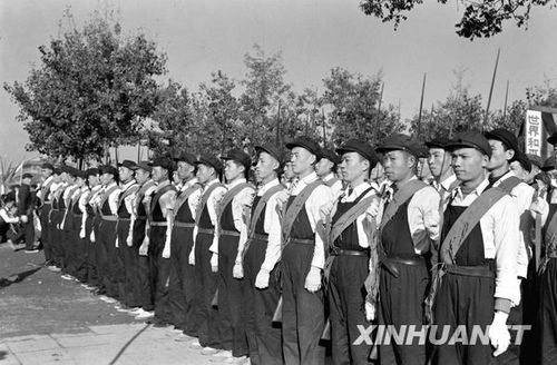 1958年國慶閱兵 民兵方隊規(guī)模空前(組圖)