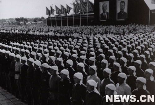 1958年國慶閱兵 民兵方隊規(guī)模空前(組圖)