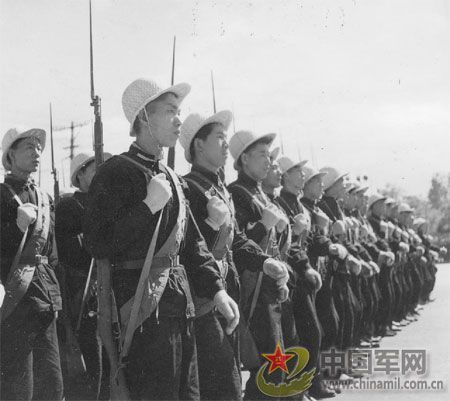 1958年國慶閱兵 民兵方隊規模空前(組圖)