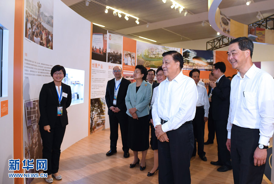 6月26日，中共中央政治局常委、中央書記處書記劉云山在國家博物館參觀香港回歸祖國20周年成就展。新華社記者 饒愛民 攝
